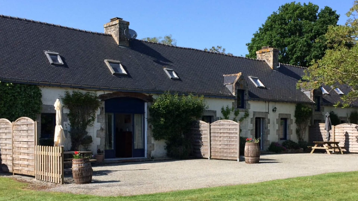 Naizin Cottage | LONGERE WITH COVERED AND HEATED SWIMMING POOL FOR 20 PEOPLE
