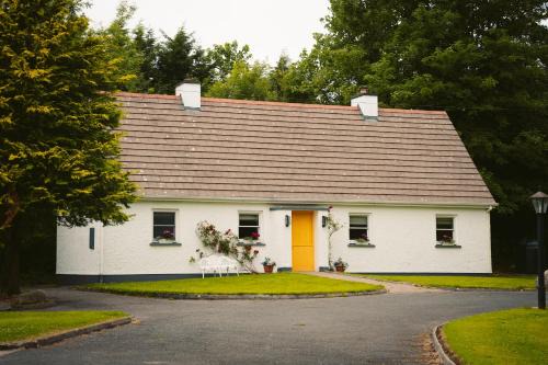 Ennybegs House | Longford Holiday Yellow Star Self-Catering Cottage