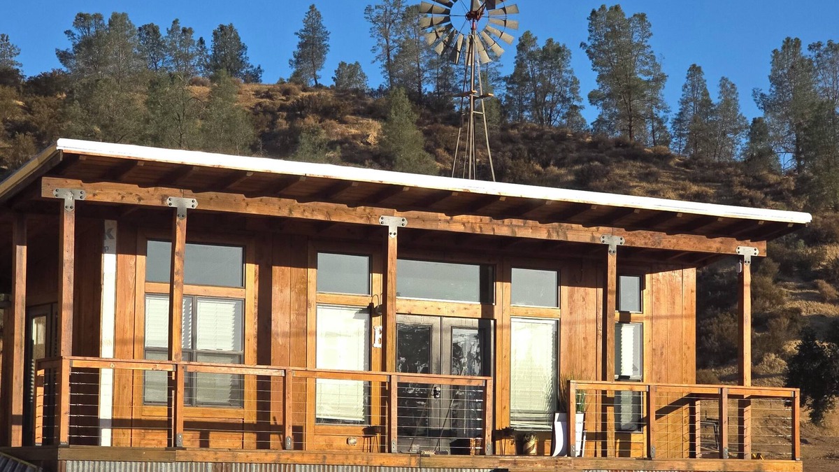 Hollister Cabin | Longhorn Ranch. Views! Tiny home cabin. 2/1/3beds Fast wifi. The pinnacles hike