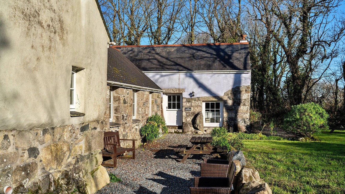 Helford Passage Cottage | Longhouse at St Keverne