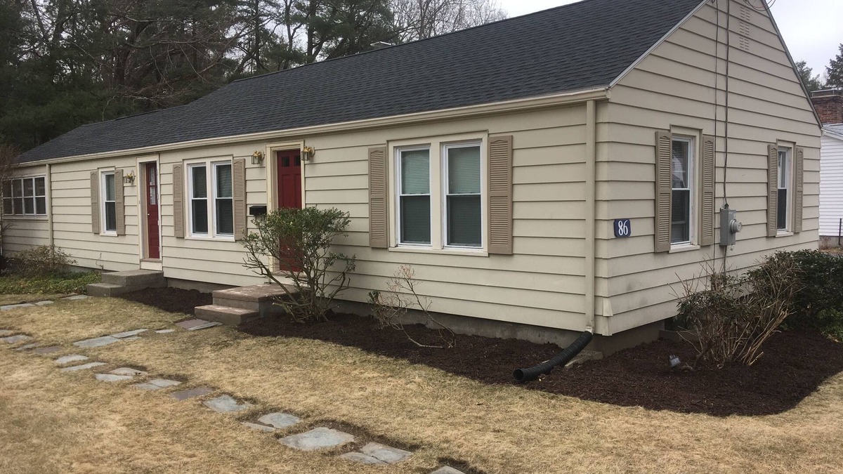 Longmeadow House | Longmeadow Ma 3 Bedroom Ranch