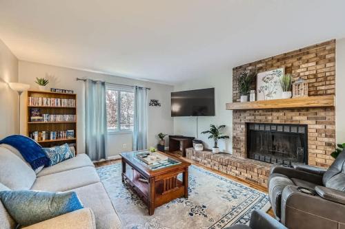 Longmont House | Longmont Gem Pet & Family Friendly Home Office 30 Day