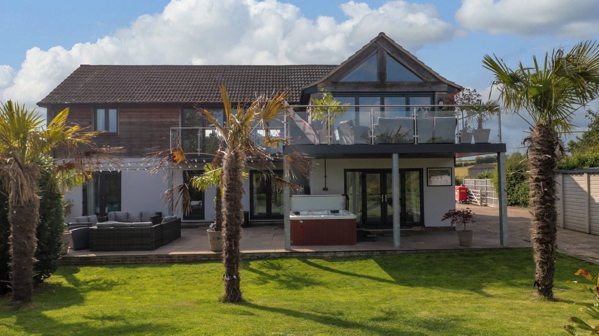Blaisdon Cottage | LONGMYND, with hot tub in Gloucester