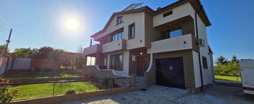 Bliznatsi House | Longoz