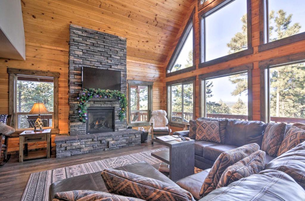 Mammoth Creek House | Longview Lodge with Furnished Deck and Fire Pit!