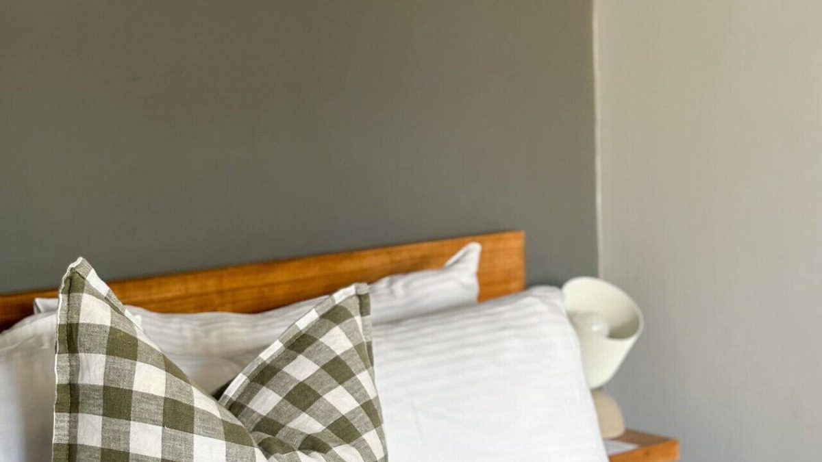 Chinatown Apartment | Lonsdale Street Studio Apartment