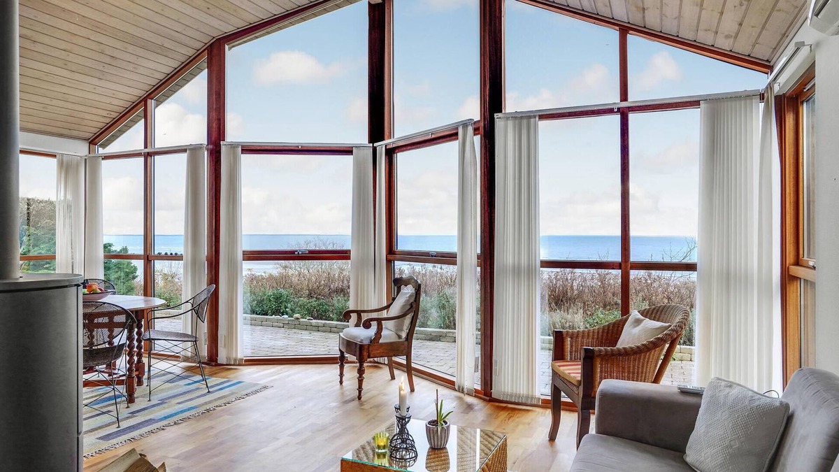 Allingabro House | Look forward to a fantastic sea view in this attractive vacation home!