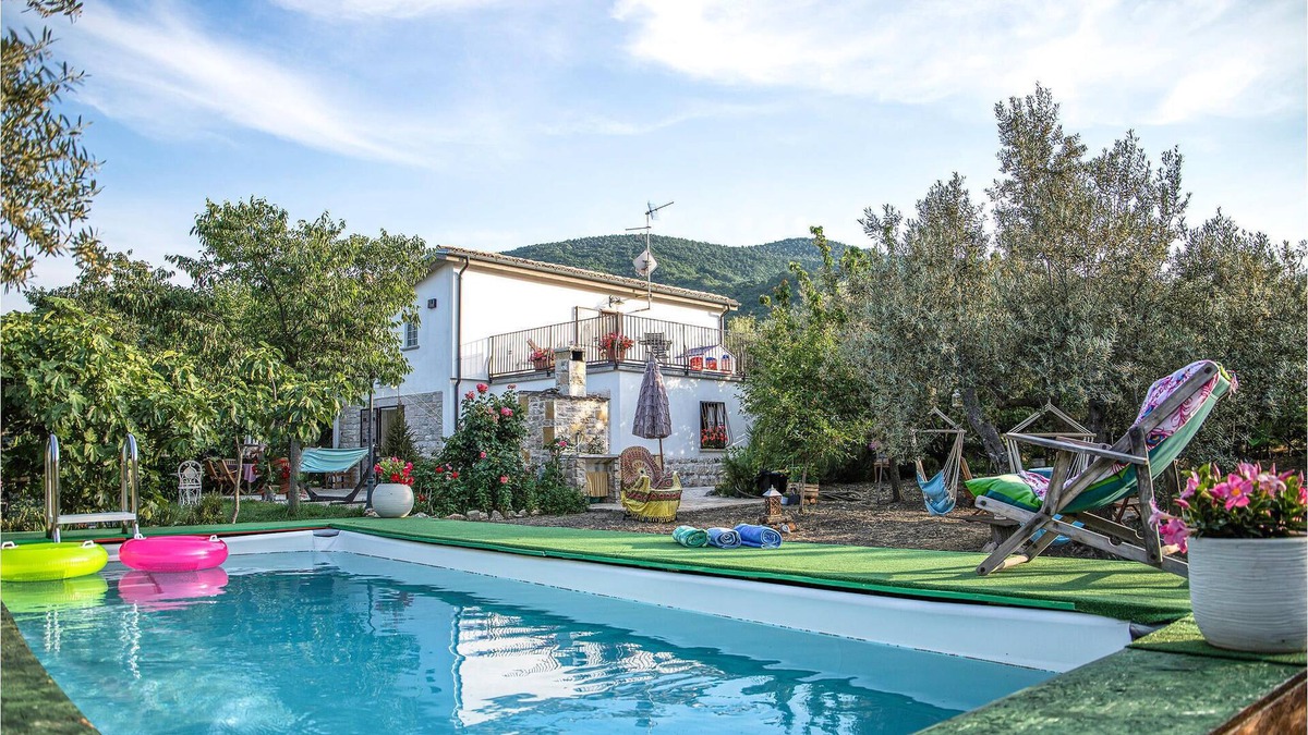 Guardialfiera Apartment | Look forward to a wonderful vacation in this appealing vacation apartment with panoramic views of th