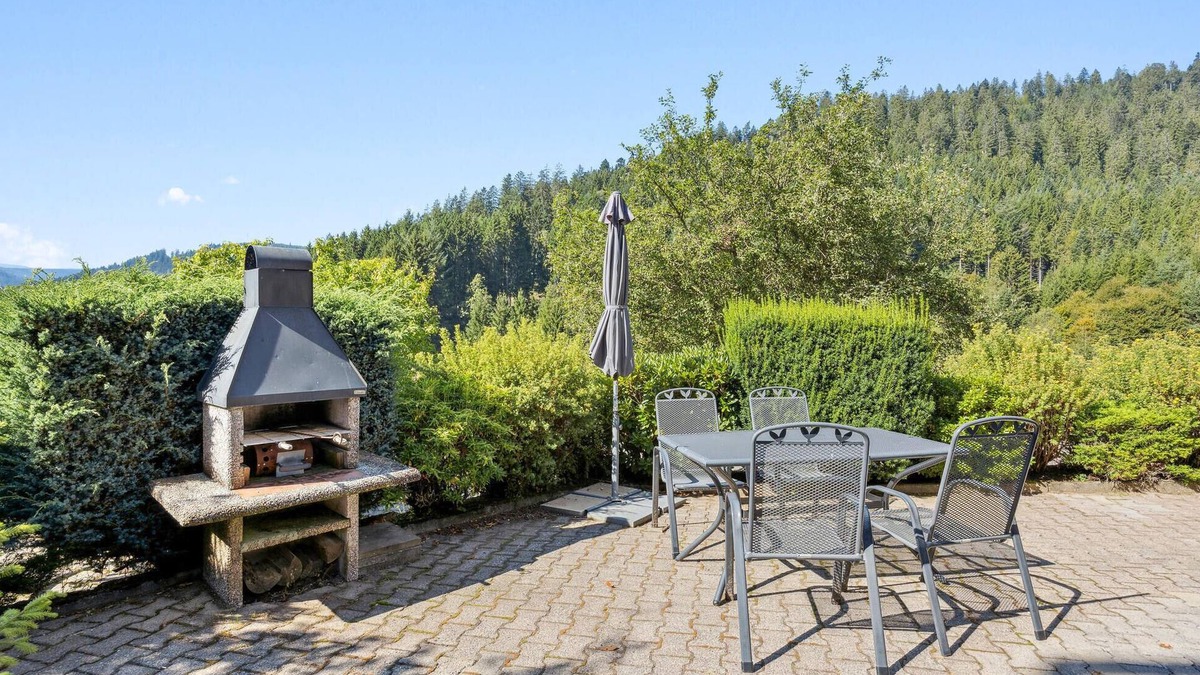 Tonbach Apartment | Look forward to a relaxing vacation close to nature in this cozy vacation apartment.