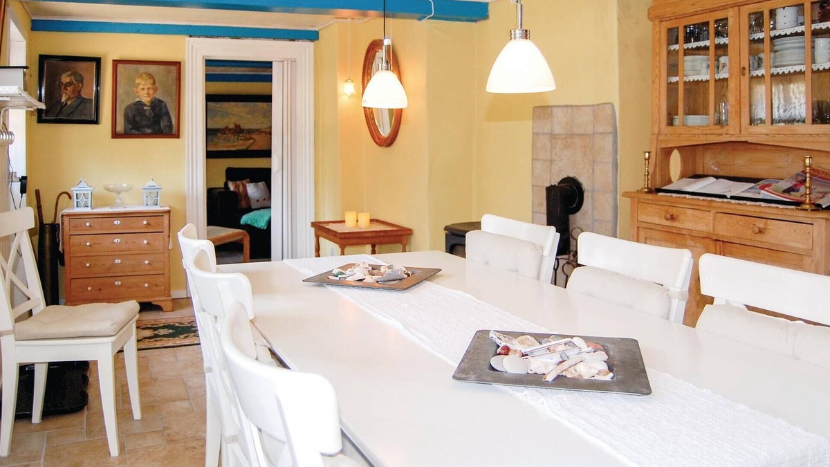 Nymindegab House | Look forward to a relaxing holiday in this charming holiday home with a traditional thatched roof.