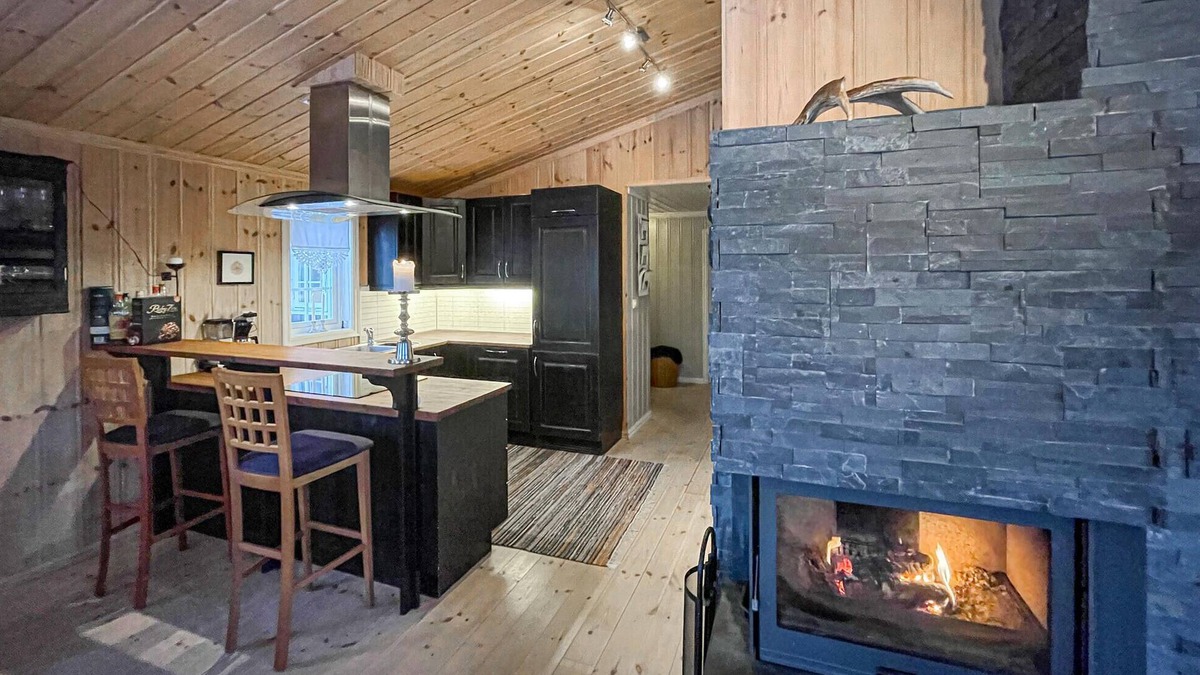 Svingvoll House | Look forward to a relaxing and active holiday in this beautiful wooden house.