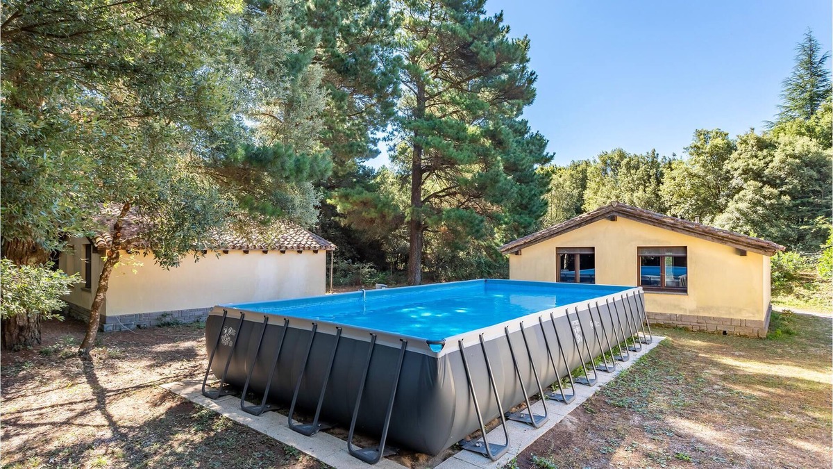Ales House | Look forward to a relaxing vacation in this beautiful vacation home in a quiet location.