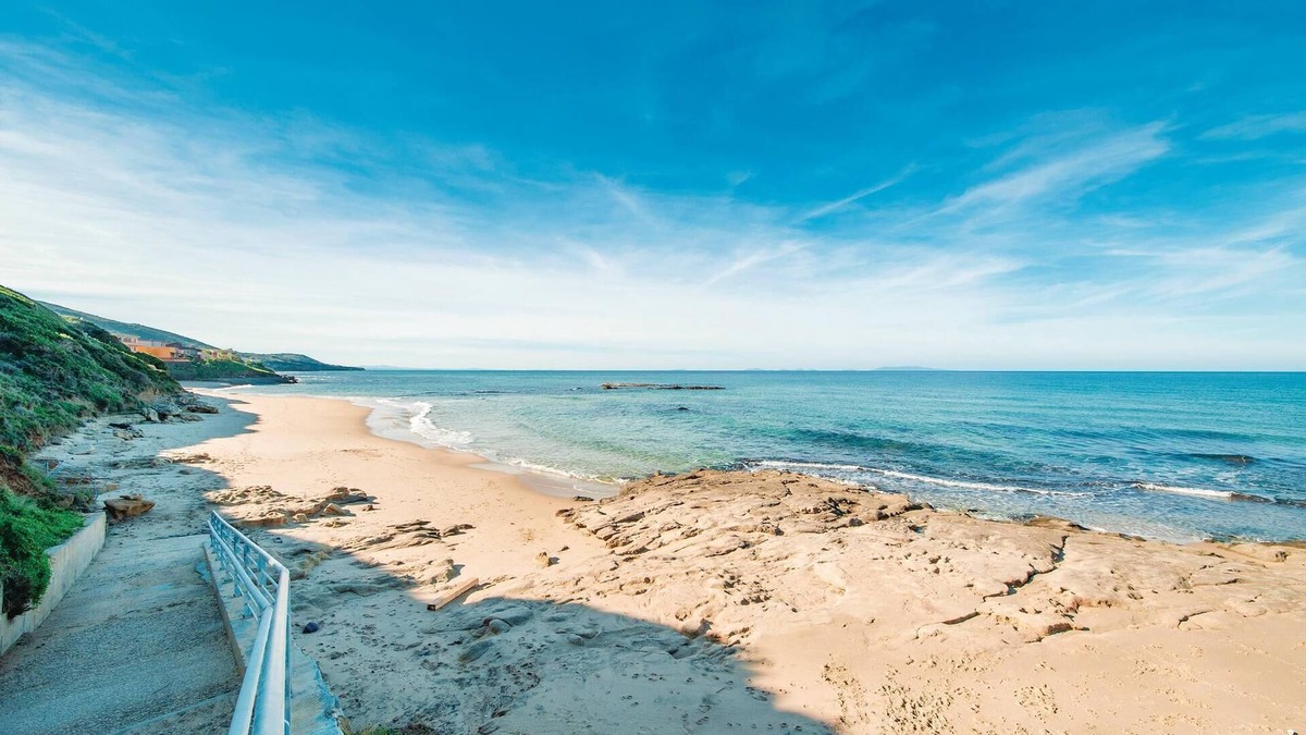Lu Bagnu Apartment | Look forward to a wonderful time out by the sea in this attractive vacation apartment.