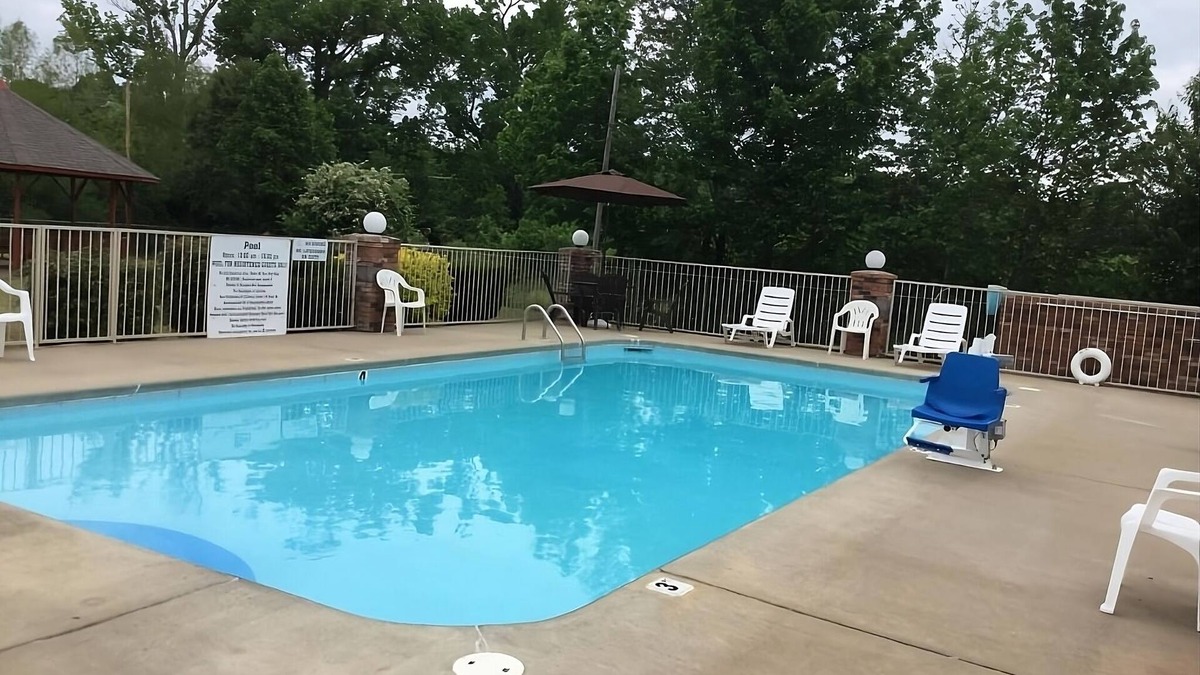 Cabot House | Look No Further! 4 Relaxing Units, Free Parking & Breakfast, Near Library Park