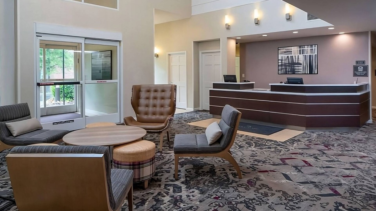 Brentwood Hotel | Look No Further! Close to Nashville's Best and Minutes to The Parthenon!