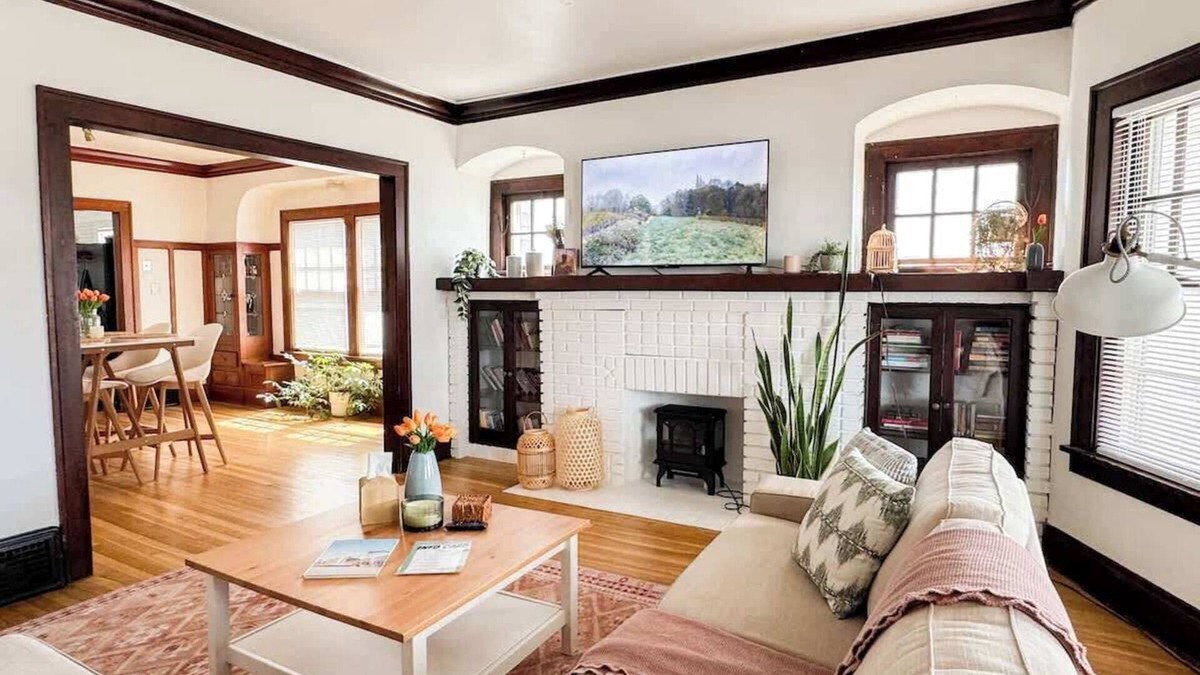 Lakewood Apartment | Look no further in Lakewood! 2bed 1bath Central AC