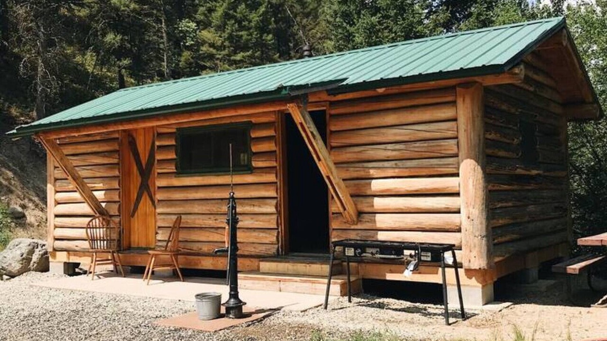 Pray Cabin | Looke’s Mill Rustic off grid cabin