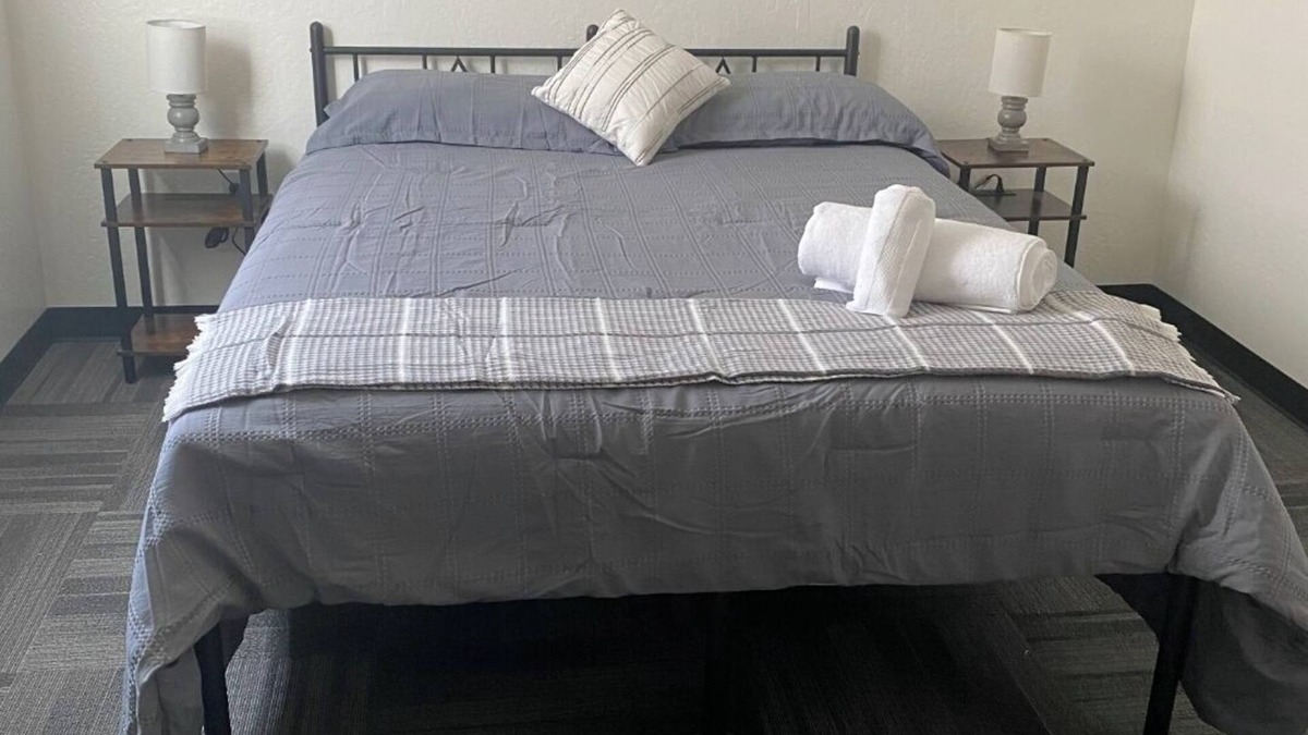 Green River Apartment | Looking for a quiet, cozy escape in the heart of historic Green River, WY? Our 1 bed/1 bath Airbnb offers the perfect blend of charm and comfort — just steps away from the scenic beauty and local history that make this town so special.