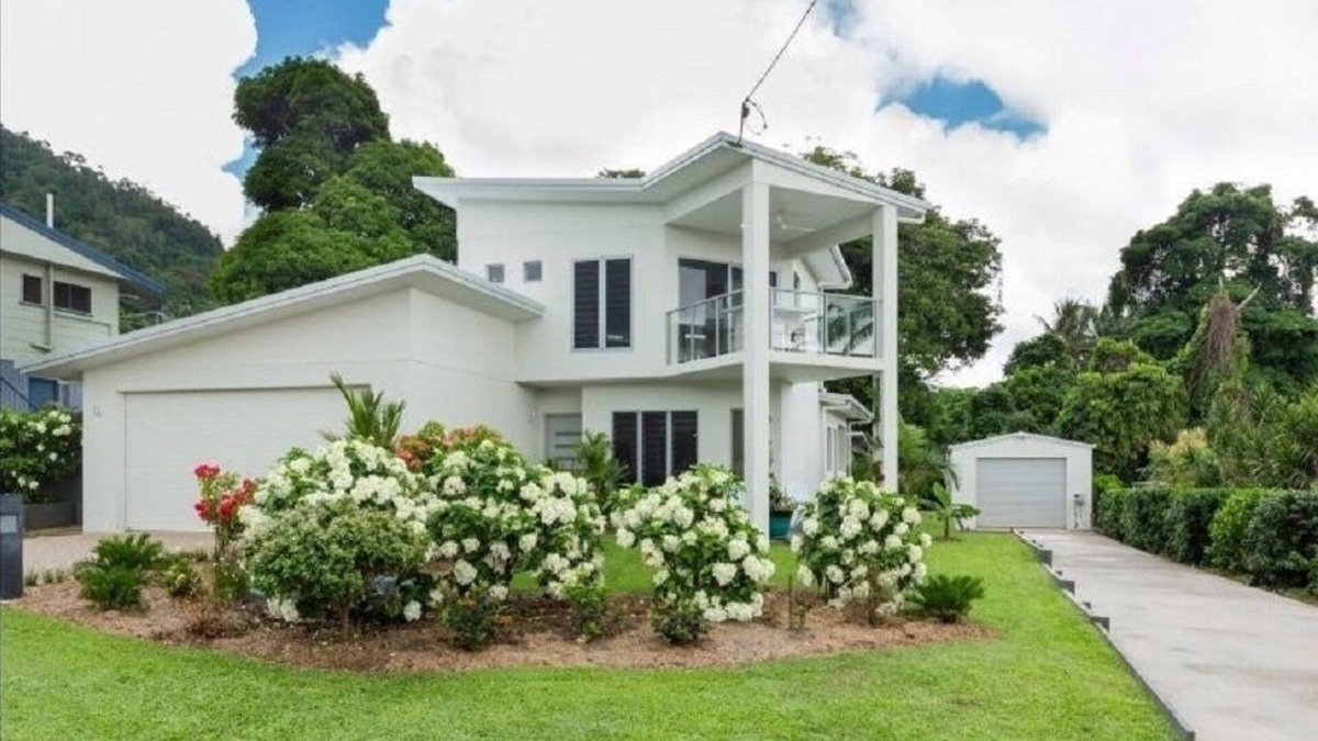 Bingil Bay House | Looking for a relaxing getaway just a stone’s throw from the beach?