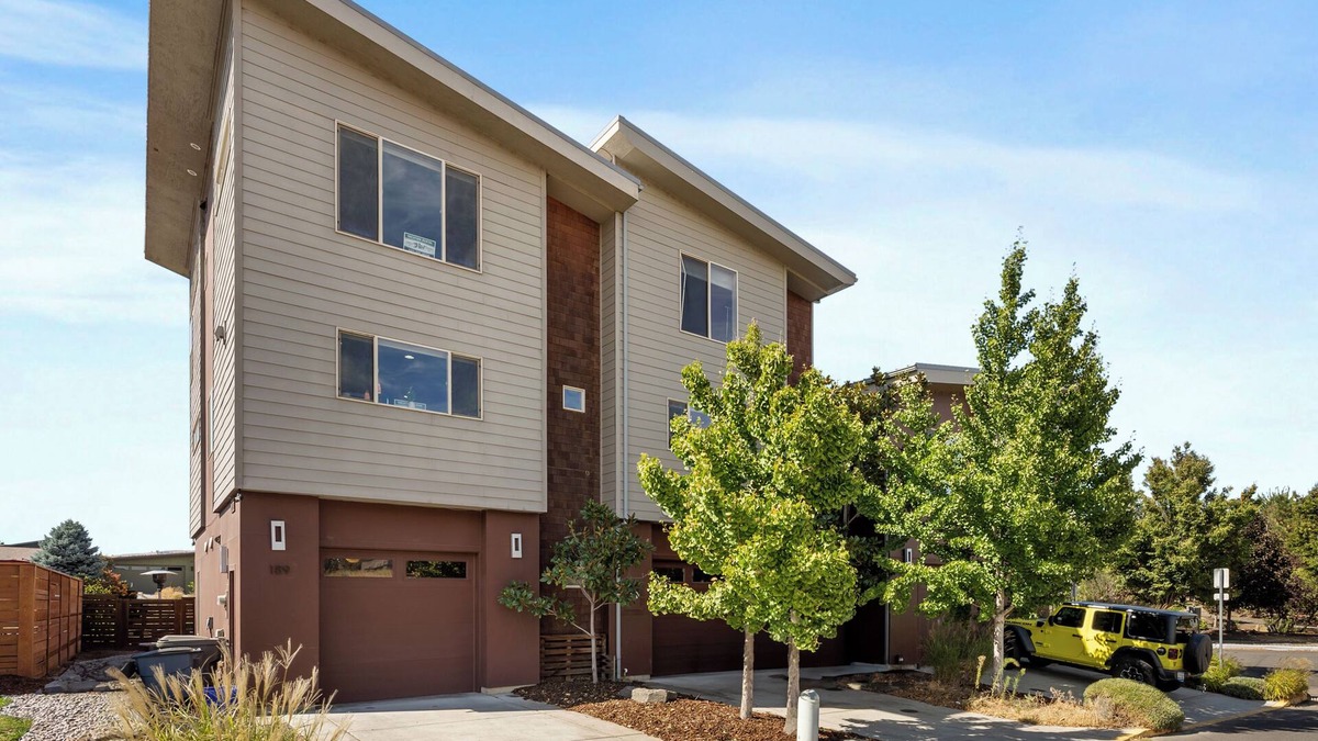 The Dalles House | Looking for a serene retreat with all the comforts of home?