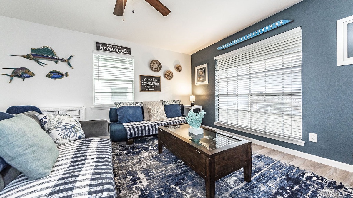 Clear Lake Shores House | Looking for family retreat with coastal-island vibes? Casa Verde is for you