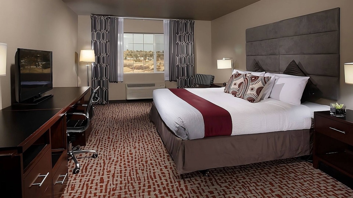 Pullman Hotel | Looking for Perfect Getaway Location? Spacious Room w/King Bed, Free Breakfast