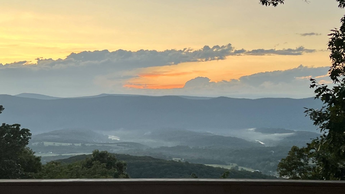 Rileyville Cabin | Lookout Cabin in the mountains, Amazing Views!