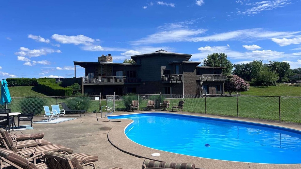 Dover House | Lookout Lodge a house with a 360 view