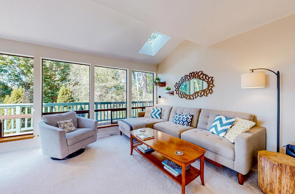 The Bowl of Edmonds House | Lookout Lodge