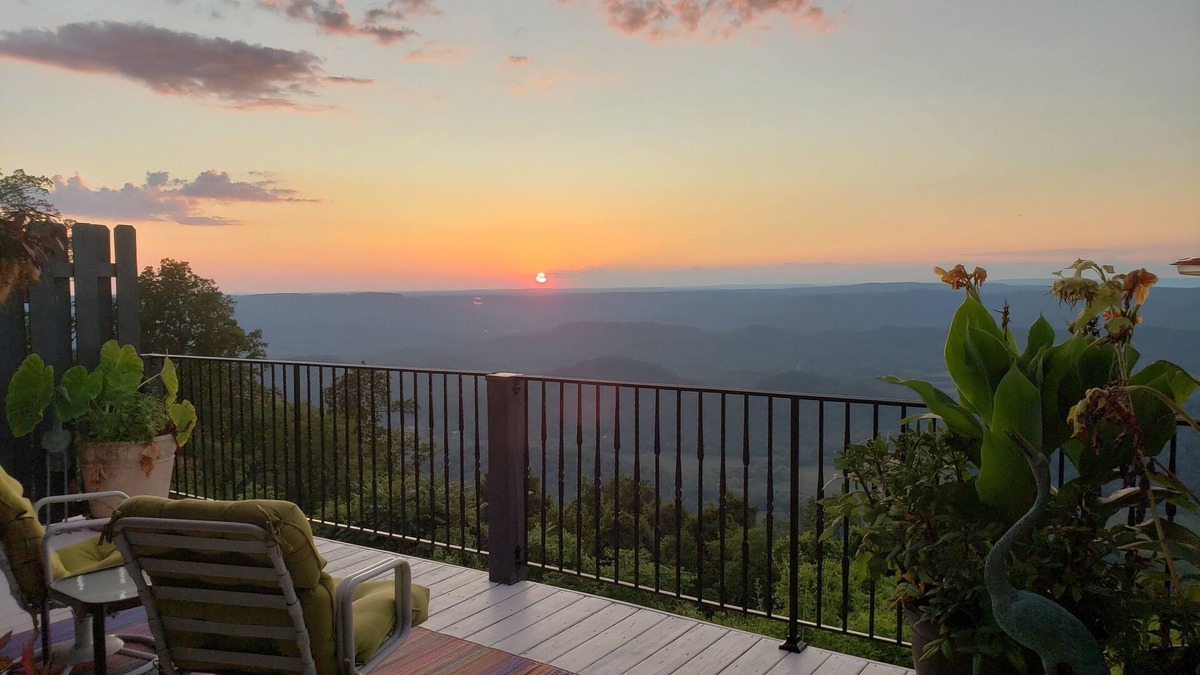 Lookout Mountain House | Lookout Mountain Brow Home. Large Sunset Deck, Covered Hot Tub, Screened Porch.