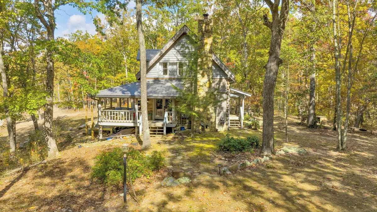 Menlo Cabin | Lookout Mountain Cabin on 47 Acres with Waterfalls & Trails
