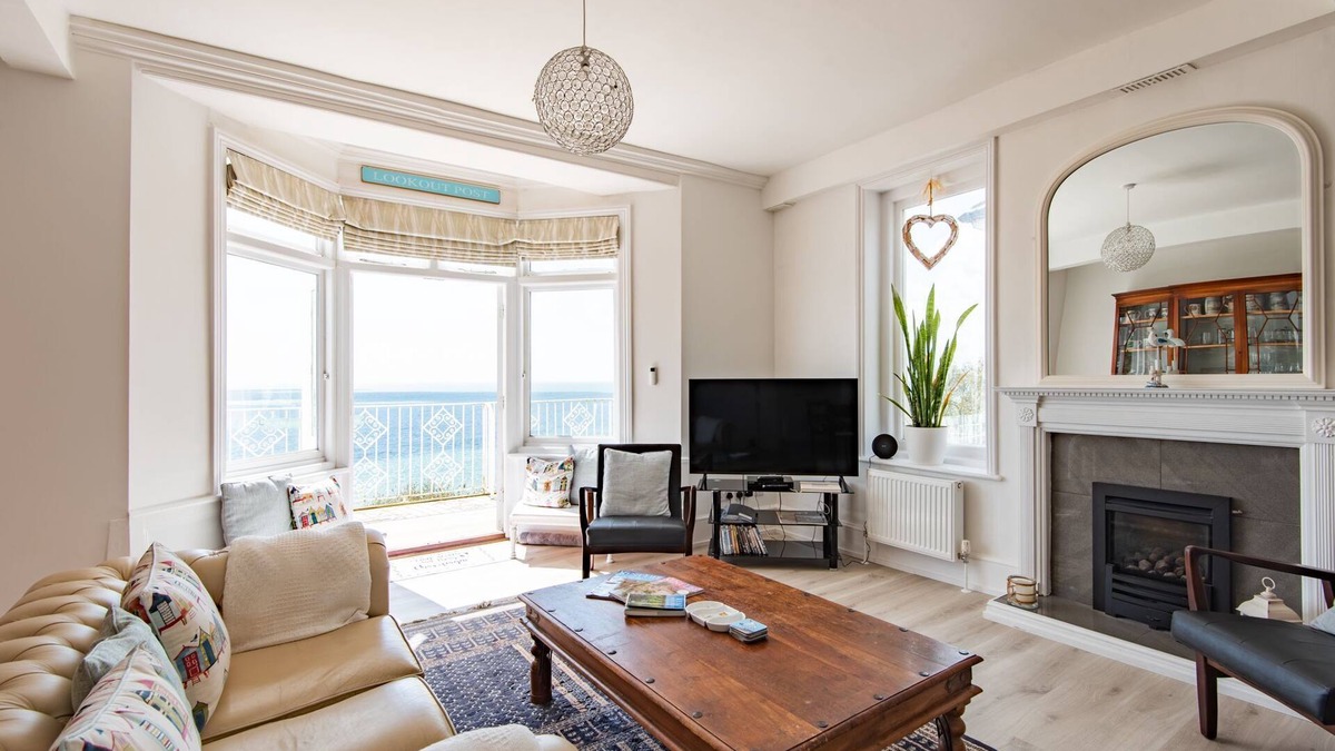 Folkestone Apartment | Lookout Post by Bloom Stays - ideal for couples and families