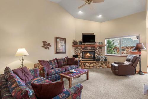 Dillon House | Lookout Ridge 45 by Great Western Lodging