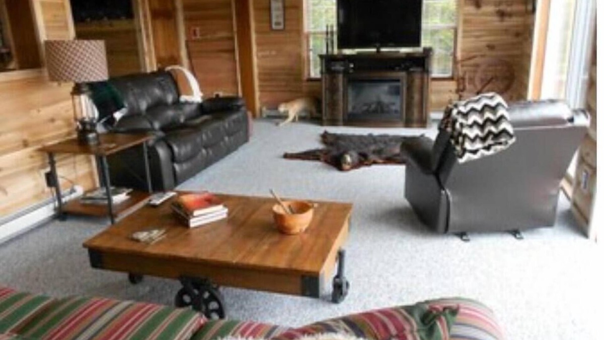 Pittsburg House | Loon Cove Lodge