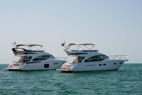 Dubai Marina Boat Rental | LOOP Yachts Rental