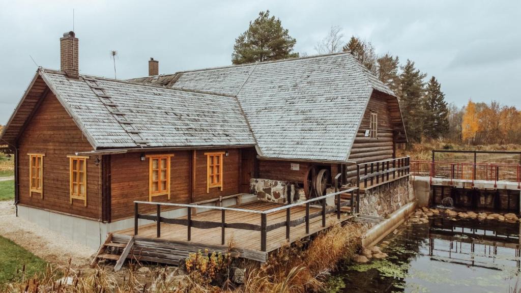 Pohja-Sakala Parish Apartment | Loopre Vesiveski kaminatuba