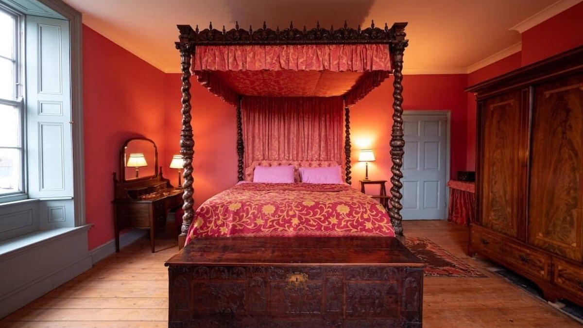 Scunthorpe Other | Lord of the Manor Suite: Sleeps up-to 3