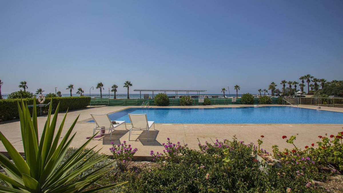 Oroklini Apartment | Lordos Sunshore Beachfront Suite
