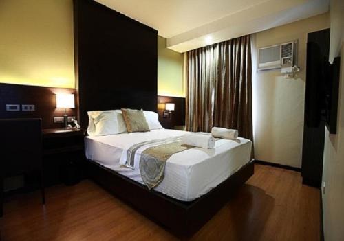 Bangkal Hotel | Lorenzzo Suites Hotel Makati