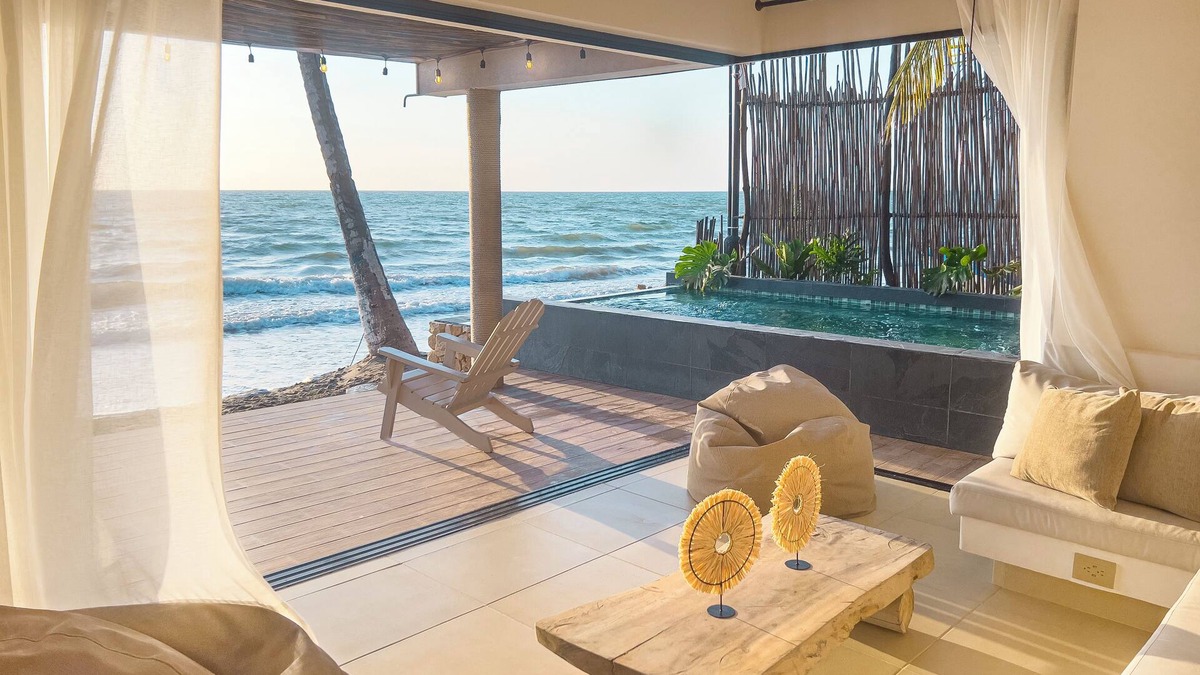 Tolu House | Loretta Beach House + Infty Pool
