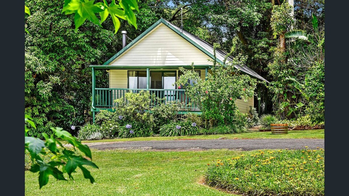 North Tamborine Cottage | Lorikeet Luxury Home - Mount Tamborine