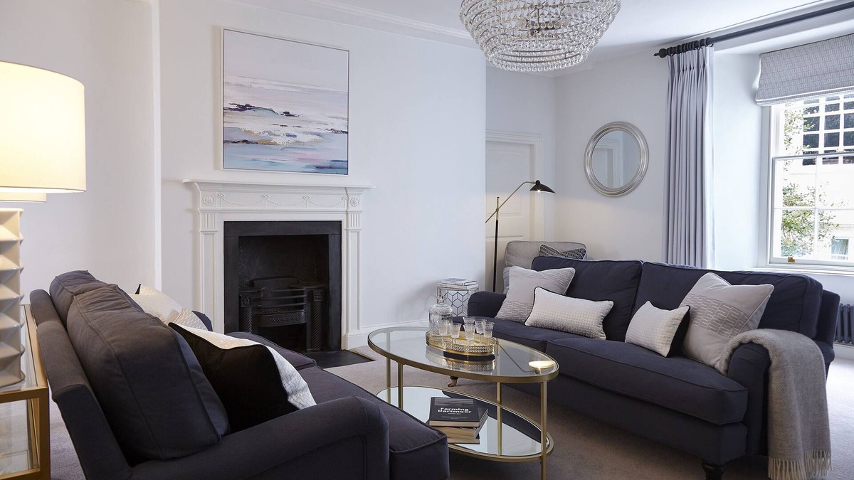 Totnes House | Lorna House: Stunning 16th Century Townhouse.