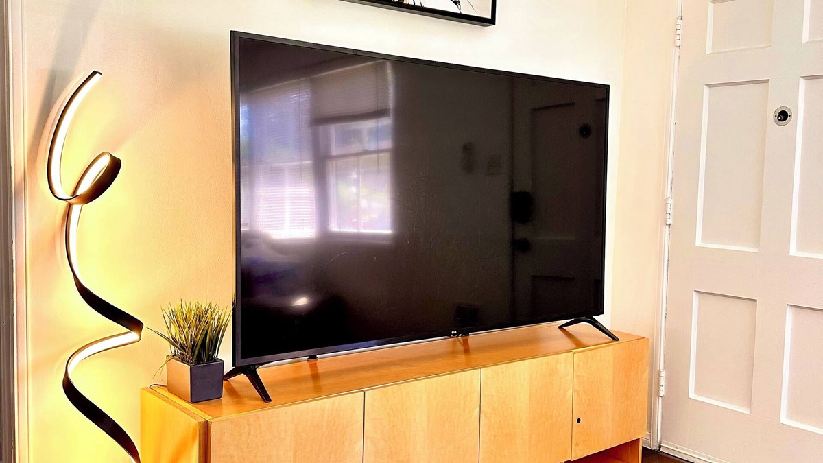 Monterey Park House | LOS ANGELES RED ROSE-HEART OF MONTEREY PARK
