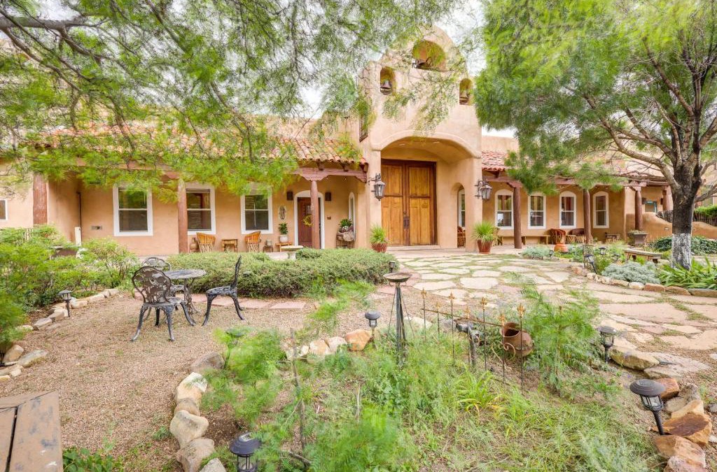 Cerrillos Villa | Los Cerrillos Hillside Hacienda on 65 Acres!