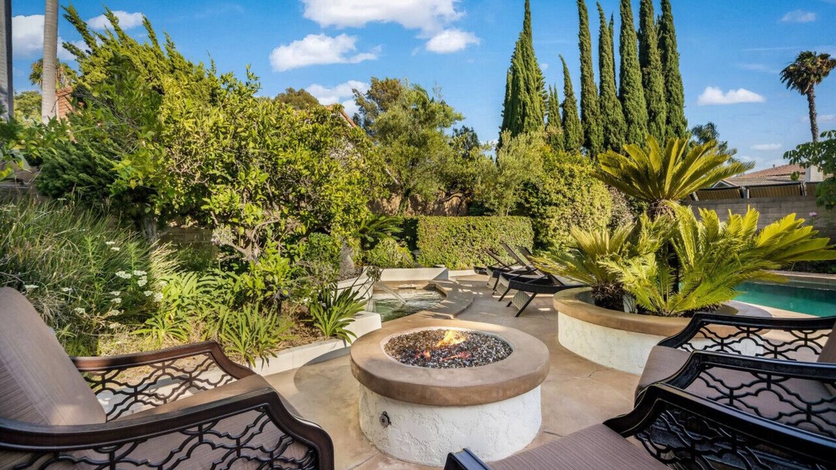 Buena Park House | Los Coyotes Villa - SoCal- Central to Top Attractions