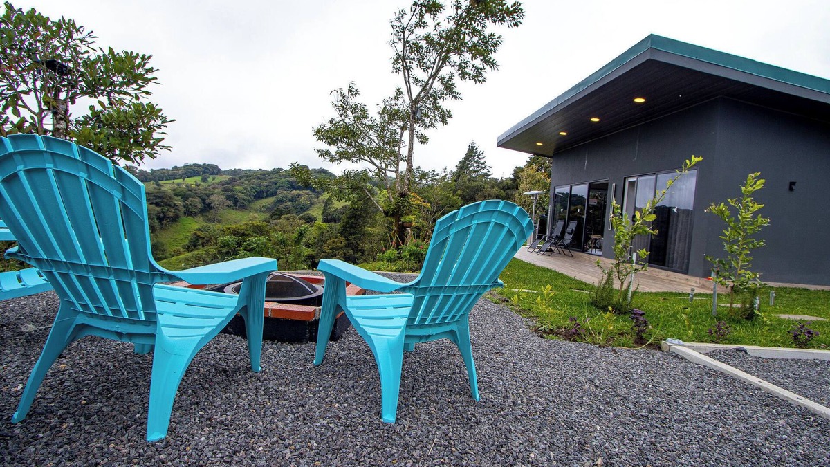 Quebrada Grande Cabin | Los Olivos Cloud Forest: Resting in Monteverde