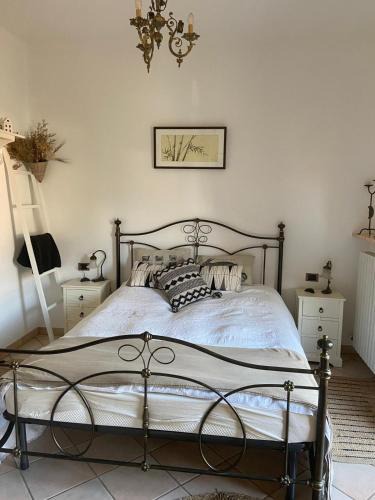 Travedona-Monate Bed & Breakfast | Los Perros Hermanos