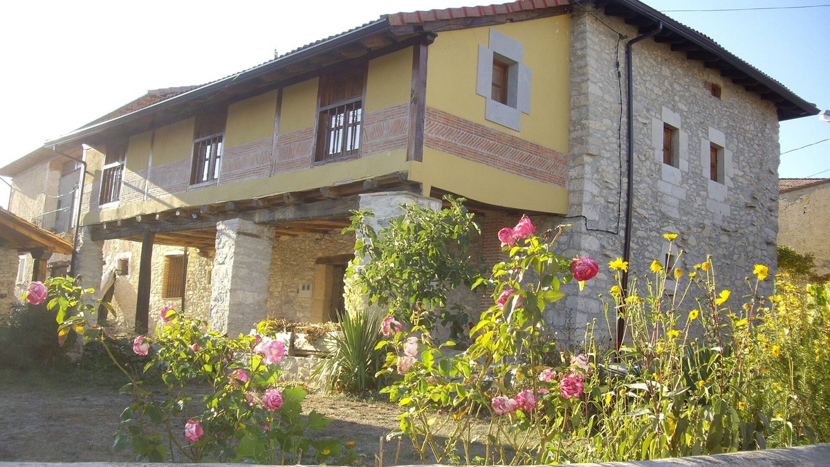 Junta de Traslaloma House | Los Soportales Hill House