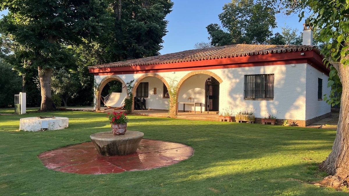 Carmona Cottage | Los Tareros House