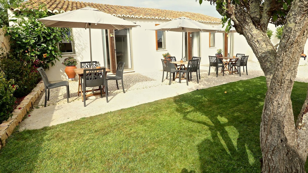 Patroves House | Lost & Found - Guesthouse & Suites